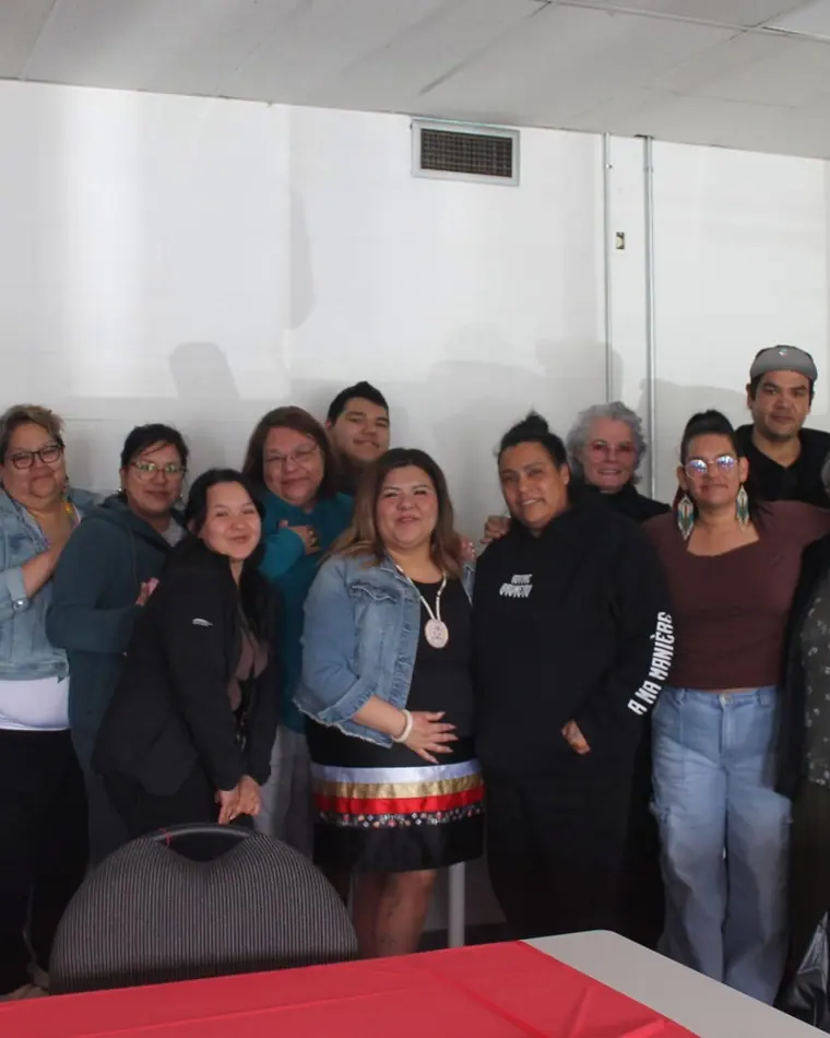 Danysa entourée du groupe après un atelier