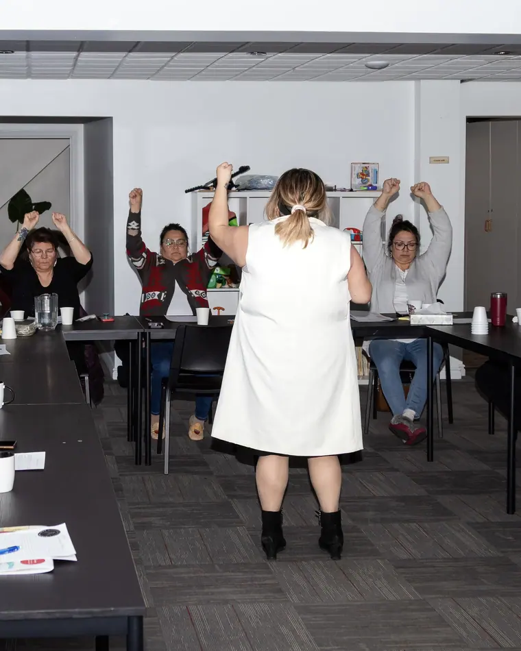 Danysa guide un exercice de groupe